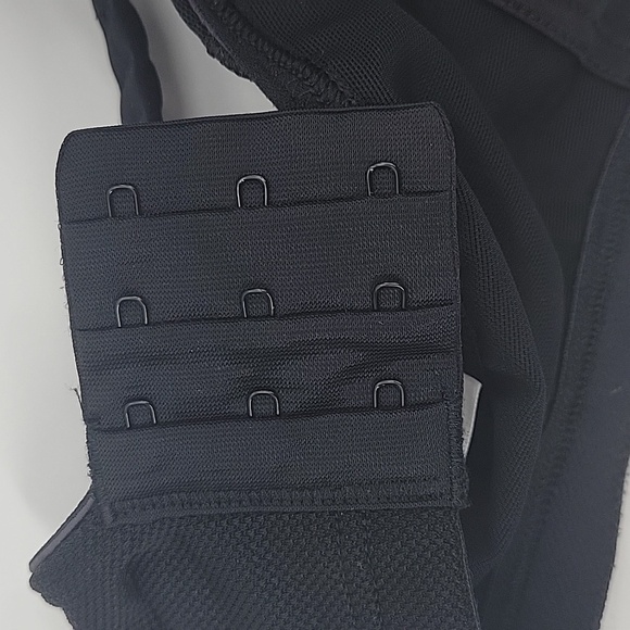 Livi Active Black Supportive Bra with Adjustable Straps NWOT - Picture 9 of 15